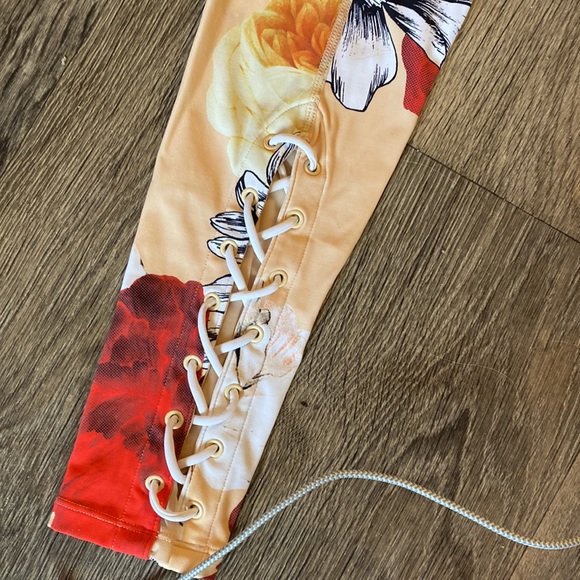 Carbon 38 7/8 length leggings, size XS, floral - Picture 5 of 6